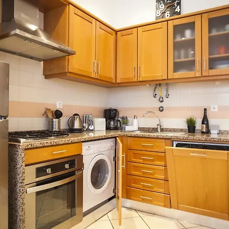 Brand New Apart. Near Av. Liberdade Apartman